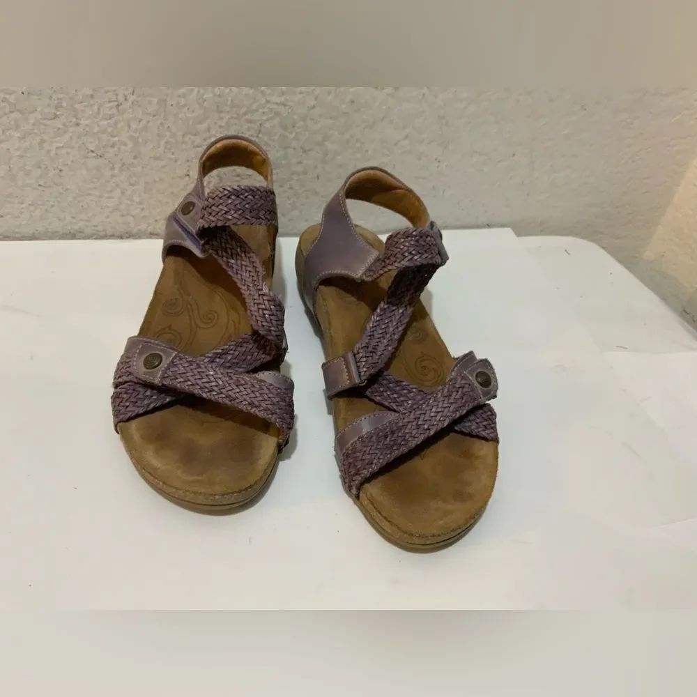 Taos Women's Sandals Strappy Tan Size 9 9.5 | AN